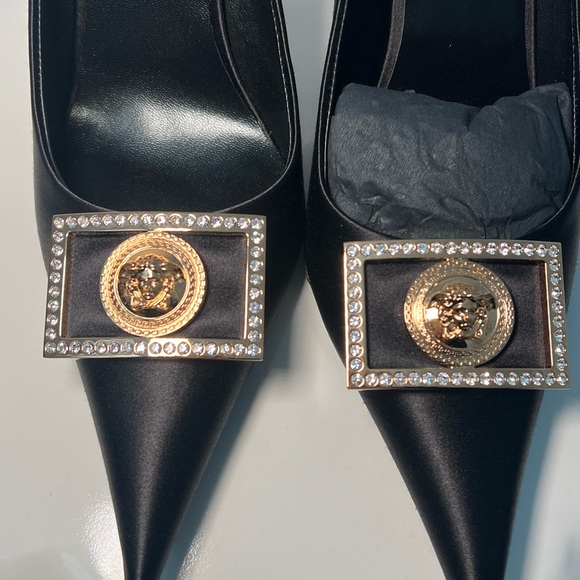 Versace Black Medusa Plaque Satin Pump - Picture 4 of 11